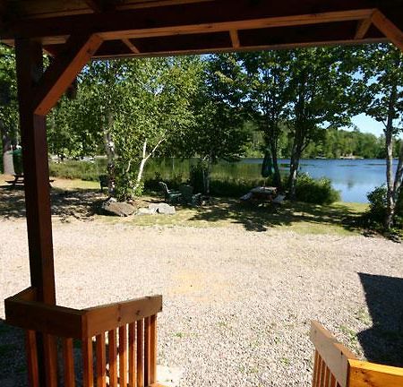 Spectacle Lake Lodge Банкрофт Екстериор снимка