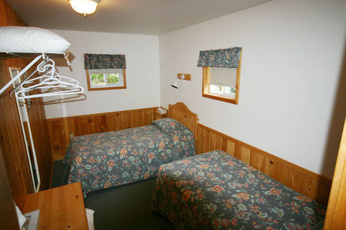 Spectacle Lake Lodge Банкрофт Екстериор снимка