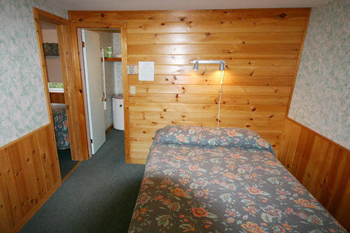 Spectacle Lake Lodge Банкрофт Екстериор снимка