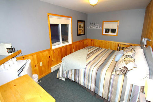 Spectacle Lake Lodge Банкрофт Екстериор снимка