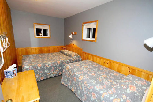 Spectacle Lake Lodge Банкрофт Екстериор снимка