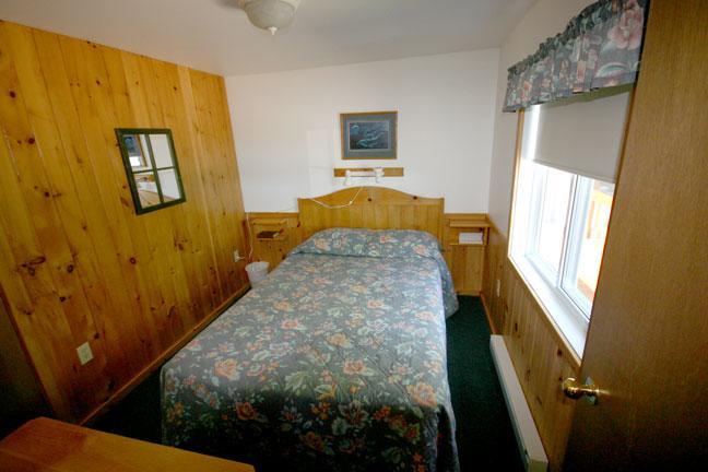 Spectacle Lake Lodge Банкрофт Екстериор снимка