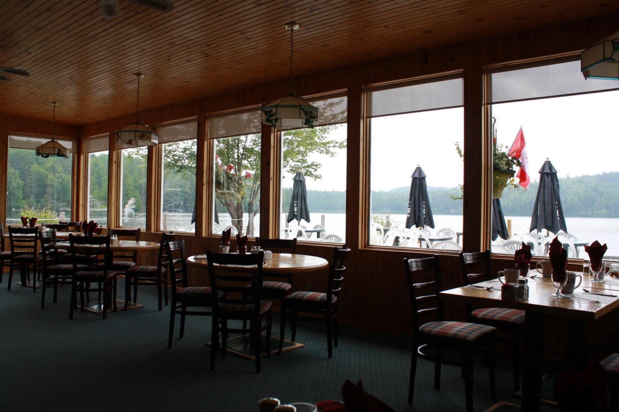 Spectacle Lake Lodge Банкрофт Екстериор снимка