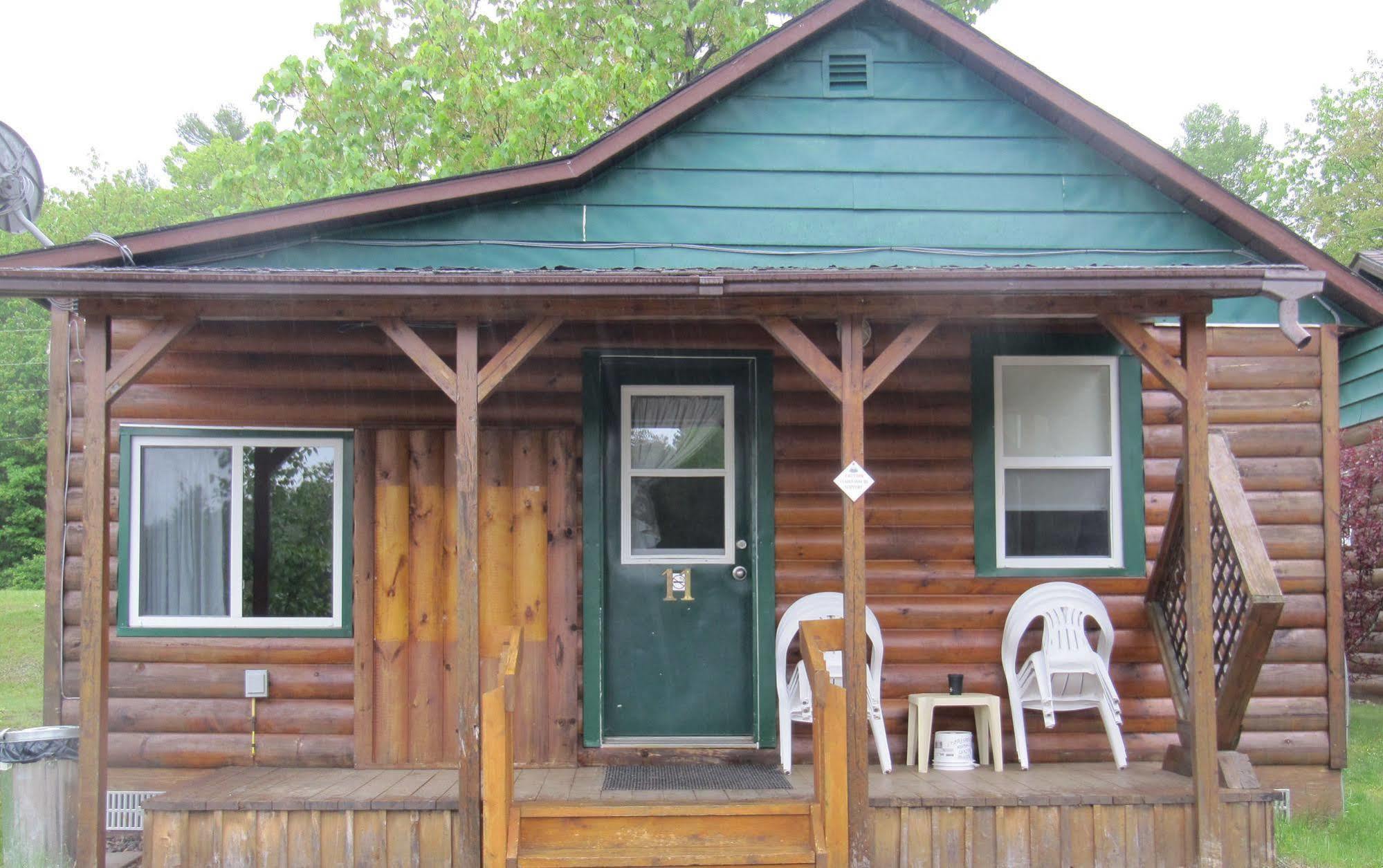 Spectacle Lake Lodge Банкрофт Екстериор снимка